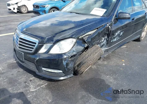 2013 Mercedes-Benz E 350 4Matic z USA, uszkodzony, nr VIN WDDHF8JB2DA682188